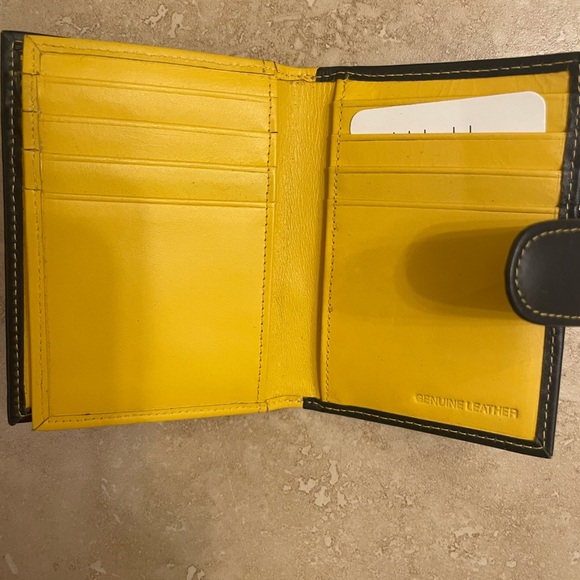 ILI New York Leather Credit Card Holder – Navy & Yellow 16-Slot Bifold Wallet - Picture 4 of 4